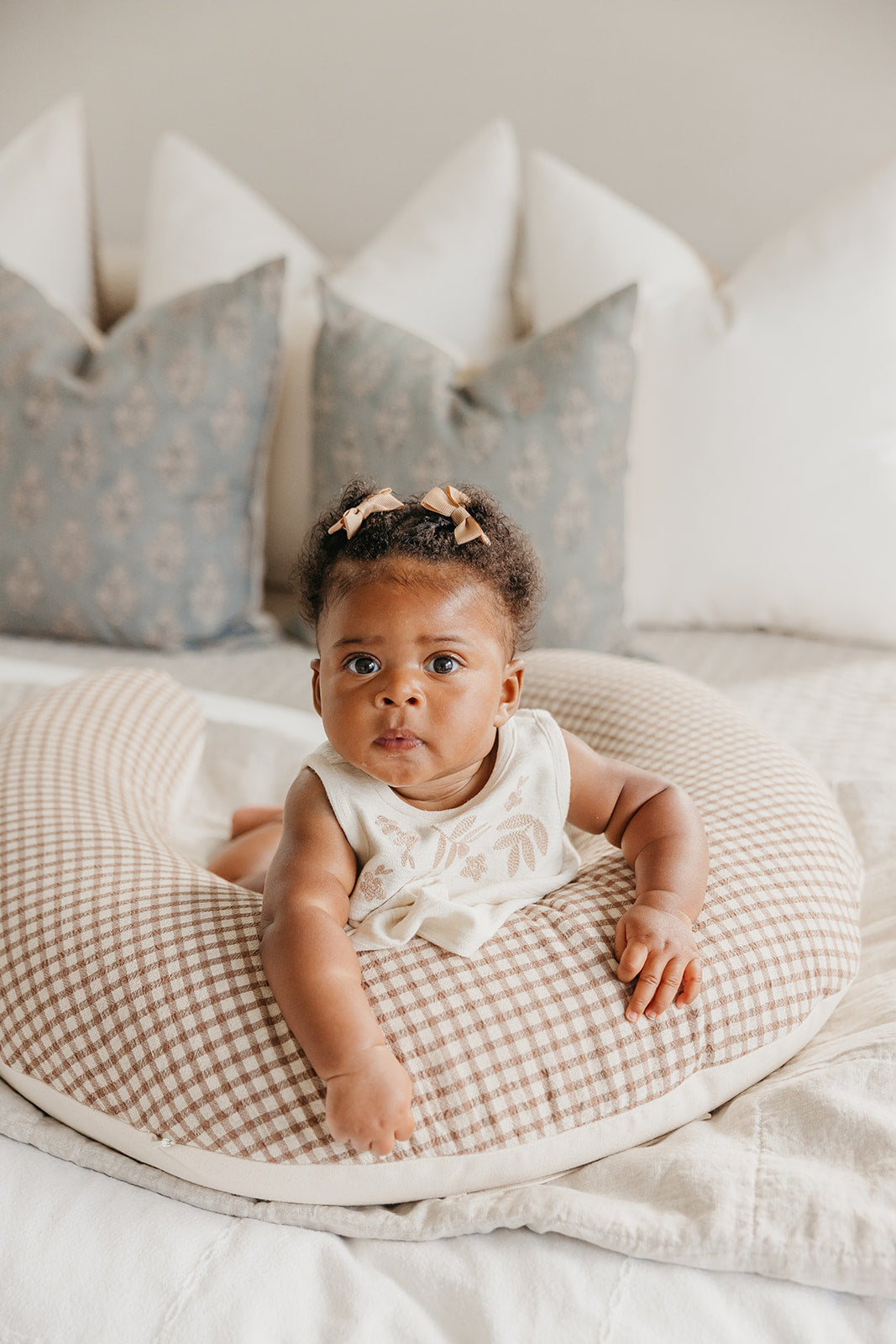 Uppi Nursing Pillow w/ Teddy Graham Cover